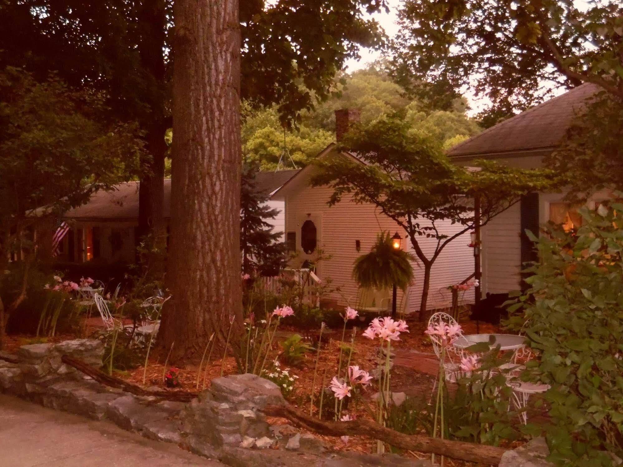 Maple Leaf Cottage Inn Elsah Exterior foto