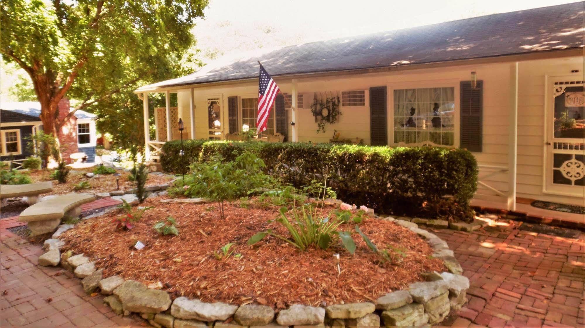 Maple Leaf Cottage Inn Elsah Exterior foto